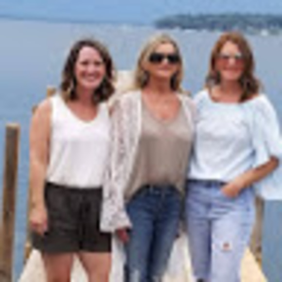 Meet your Posher, Heather - Picture 1 of 1